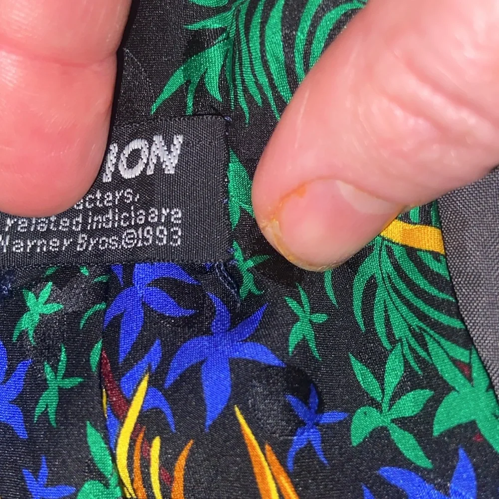 Vintage Warner Brothers 1993 Taz, Bugs Bunny, Sylvester and Tweetie necktie
